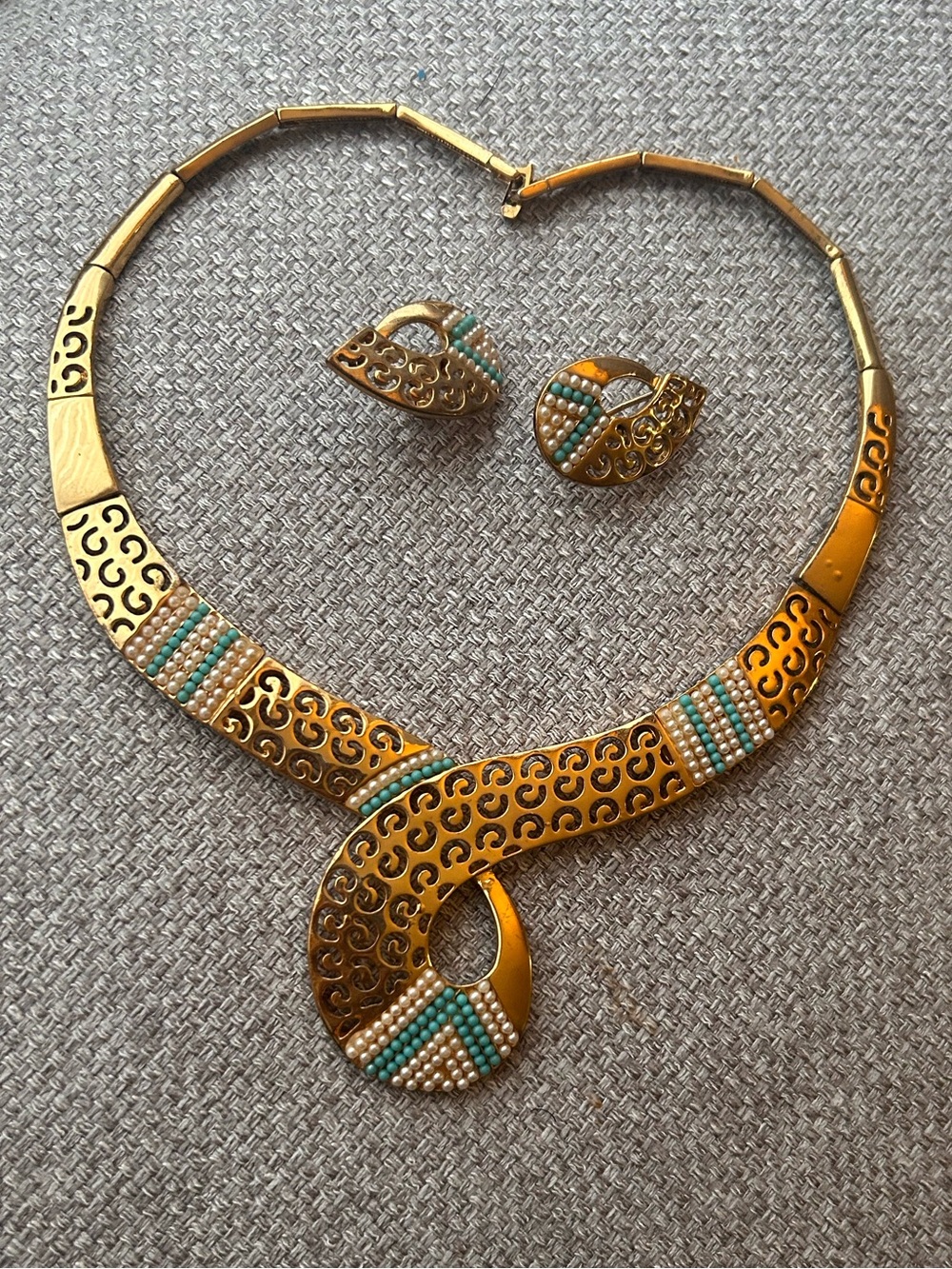 Vintage Signed V Gold Tone Necklace & Earrings Set Turquoise Faux Pearl